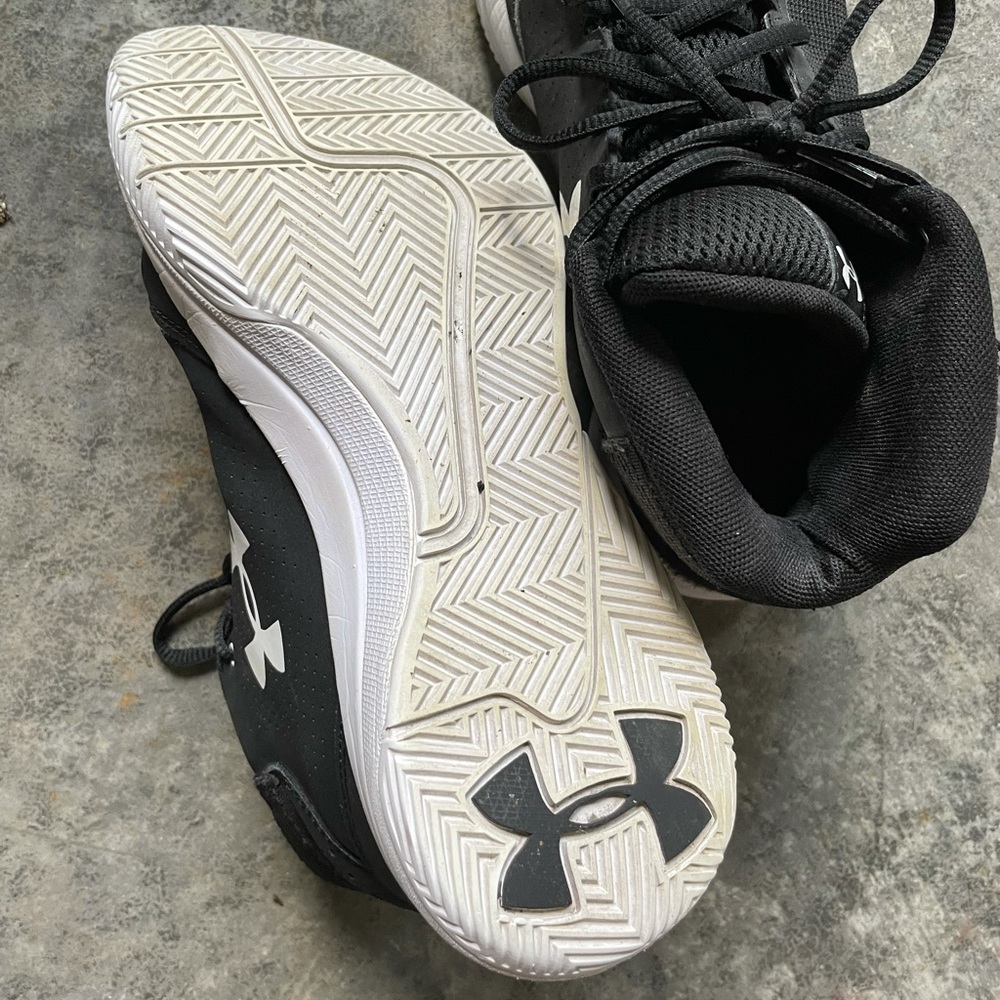 Sneakers - Picture 2 of 3